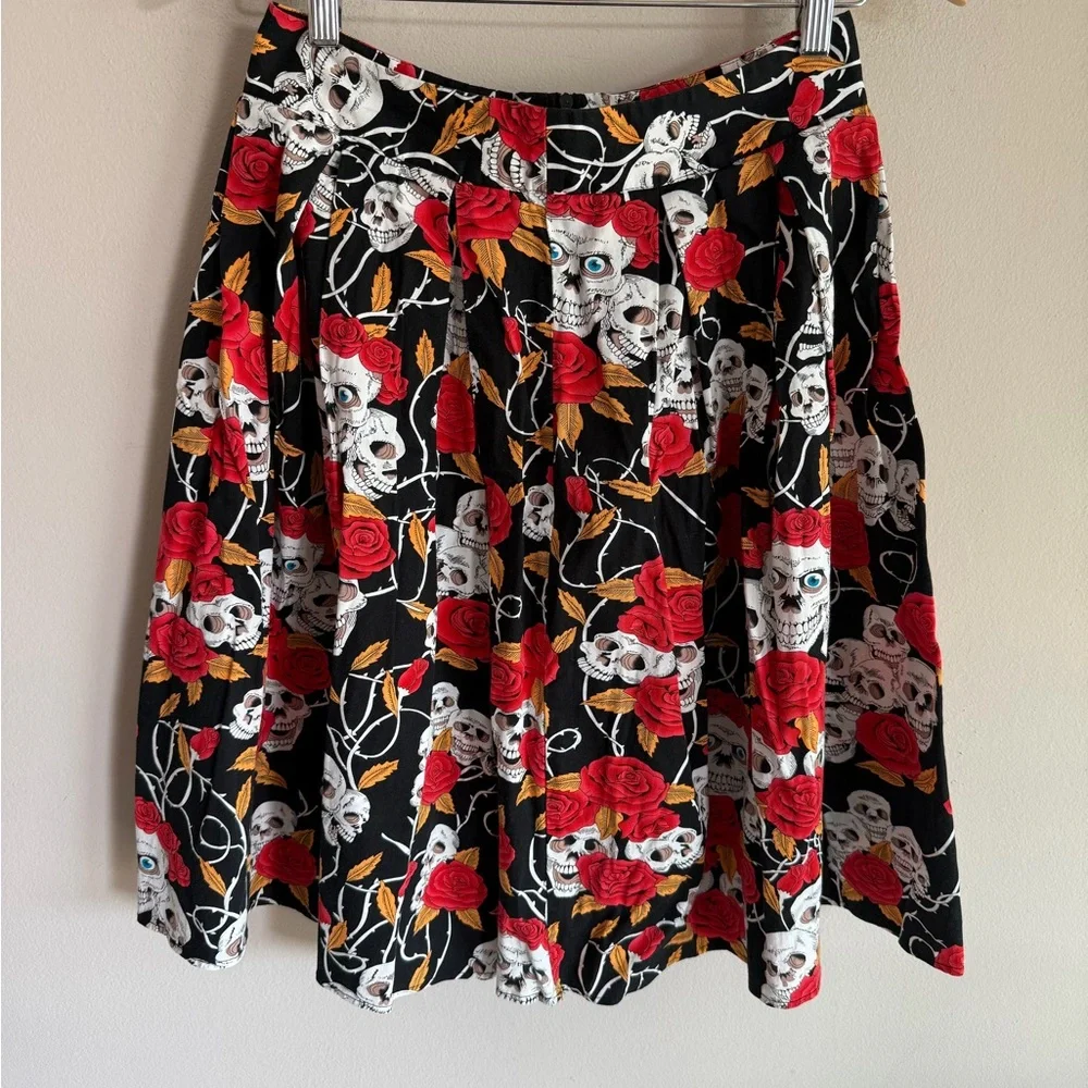 Women Skulls and Roses A-Line Pleated Skirt Black Red Gothic Rockabilly Size M‎